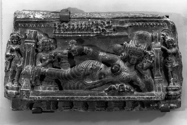 Moeder en kind (zwart basalt)